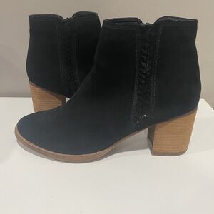 Blondo Women's 11 Black Suede Nina Block Heel Booties Waterproof Zip Ankle Braid